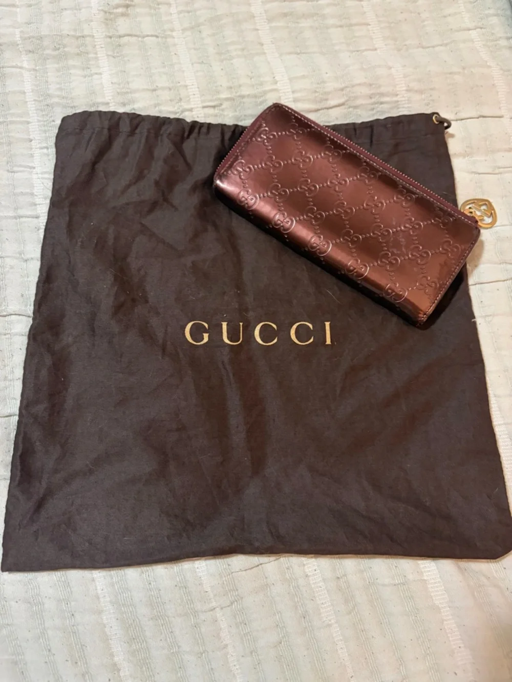Gucci Metallic Burgundy GG-Embossed Zip Wallet with Gold Charm - Picture 2 of 6